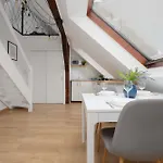 Modern With Functional Furnishings Centre By Renters Βαρσοβία