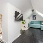 Lägenhet Modern With Functional Furnishings Centre By Renters Warszawa
