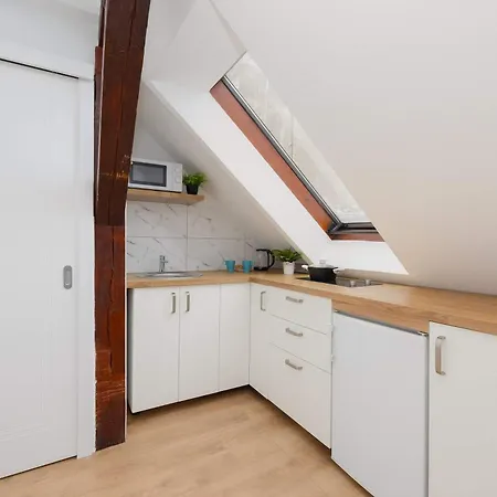 Modern With Functional Furnishings Centre By Renters *