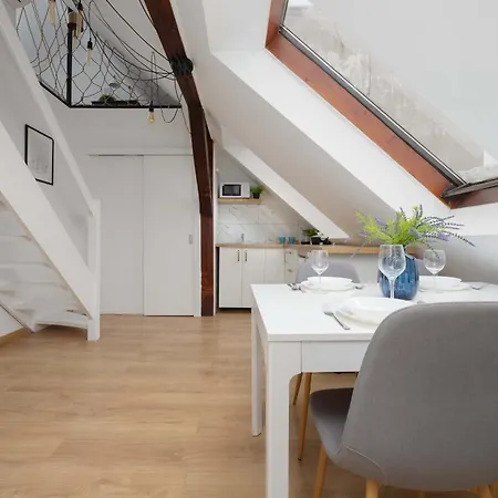 Modern With Functional Furnishings Centre By Renters ורשה