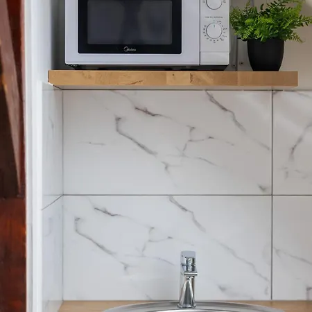 Modern With Functional Furnishings Centre By Renters Apartman *