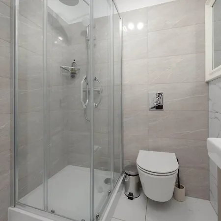 Modern With Functional Furnishings Centre By Renters Варшава