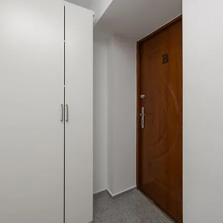 Modern With Functional Furnishings Centre By Renters * Варшава