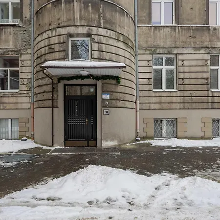 Апартаменты Modern With Functional Furnishings Centre By Renters