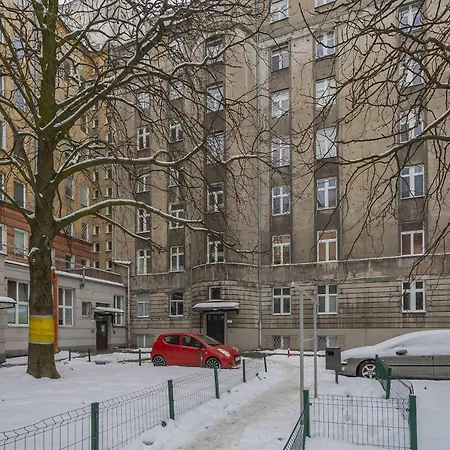 Modern With Functional Furnishings Centre By Renters Varšava