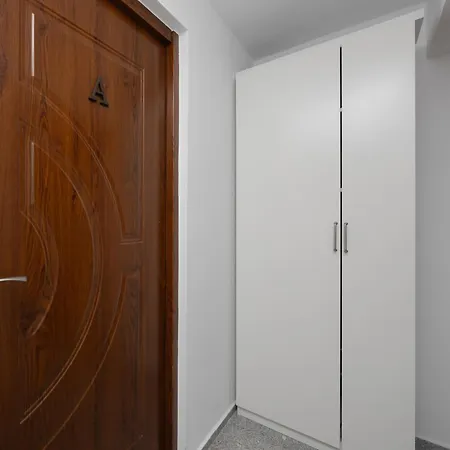Modern With Functional Furnishings Centre By Renters *