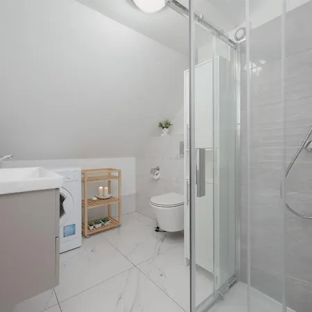 Modern With Functional Furnishings Centre By Renters *