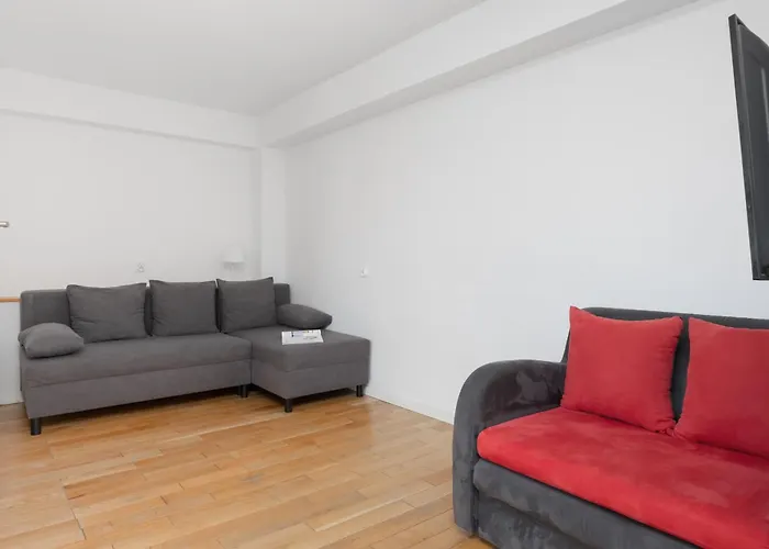 Modern With Functional Furnishings Centre By Renters Апартаменты *