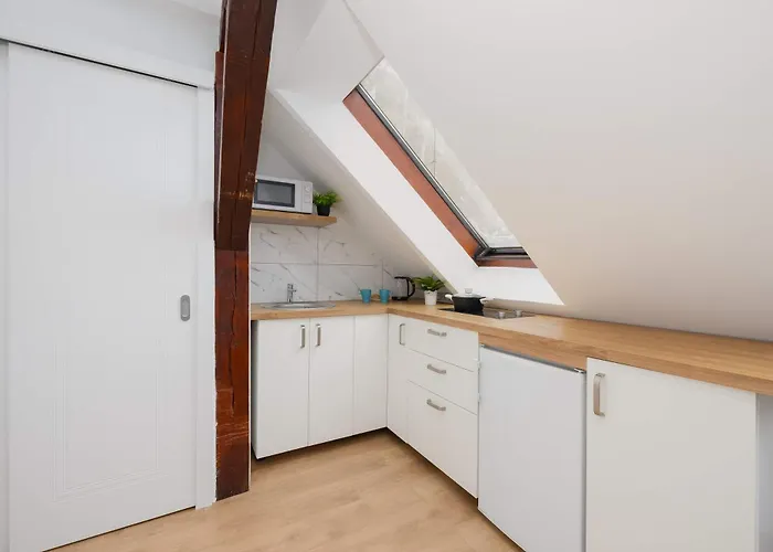 Modern With Functional Furnishings Centre By Renters *