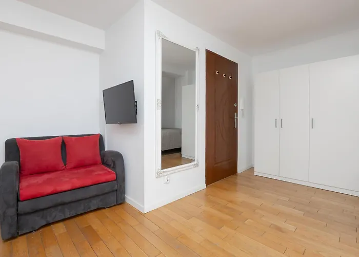 Modern With Functional Furnishings Centre By Renters Апартаменты