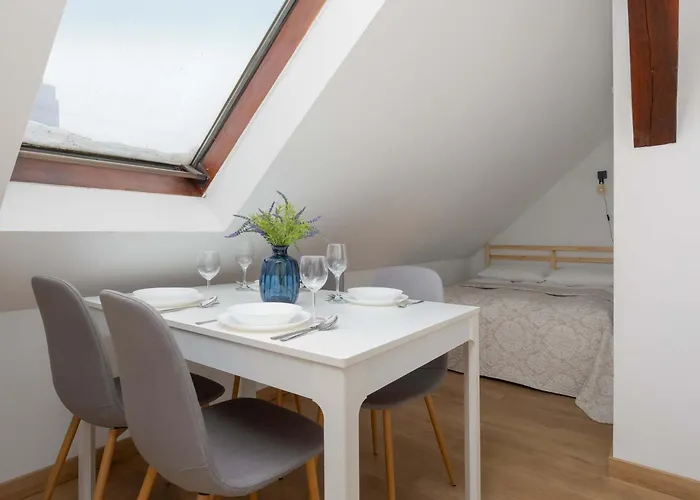 Modern With Functional Furnishings Centre By Renters Apartmán *