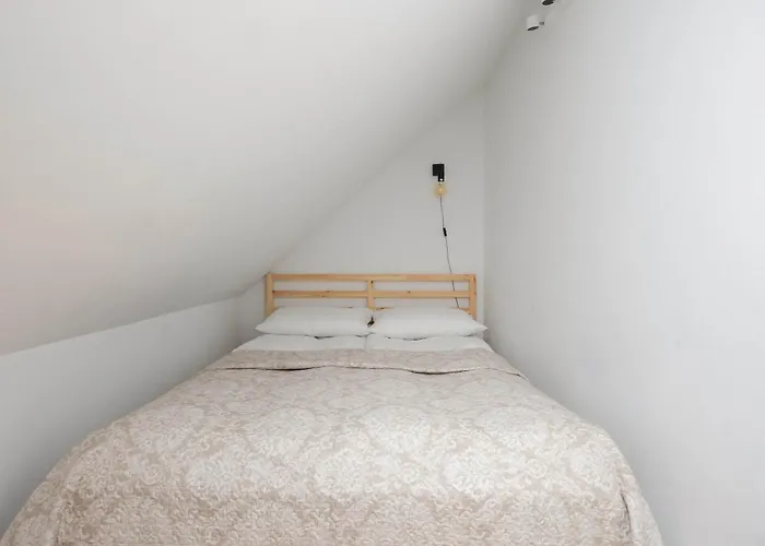 Modern With Functional Furnishings Centre By Renters Apartmán Varšava