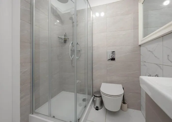 Modern With Functional Furnishings Centre By Renters Варшава