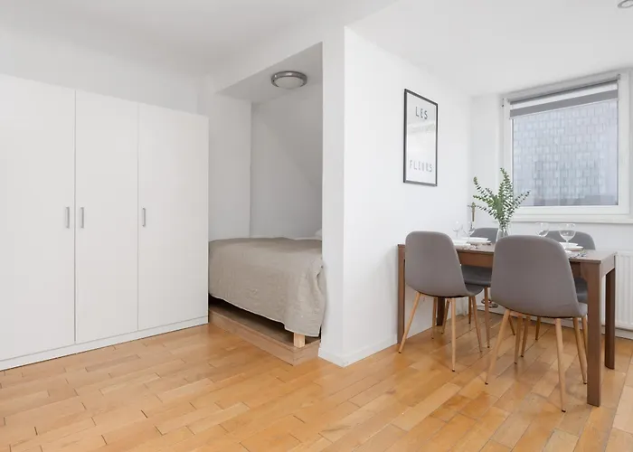 Modern With Functional Furnishings Centre By Renters