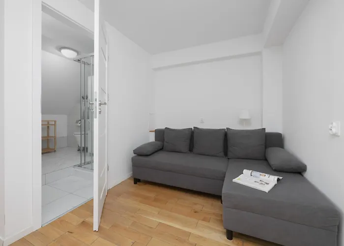 Modern With Functional Furnishings Centre By Renters