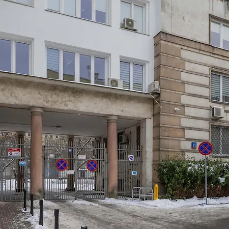 Modern With Functional Furnishings Centre By Renters